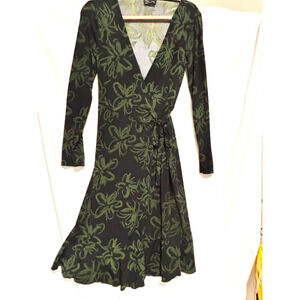 Max & Cleo Wrap Midi Dress sz S Floral‎ black & green Career Grunge witchy Comfy